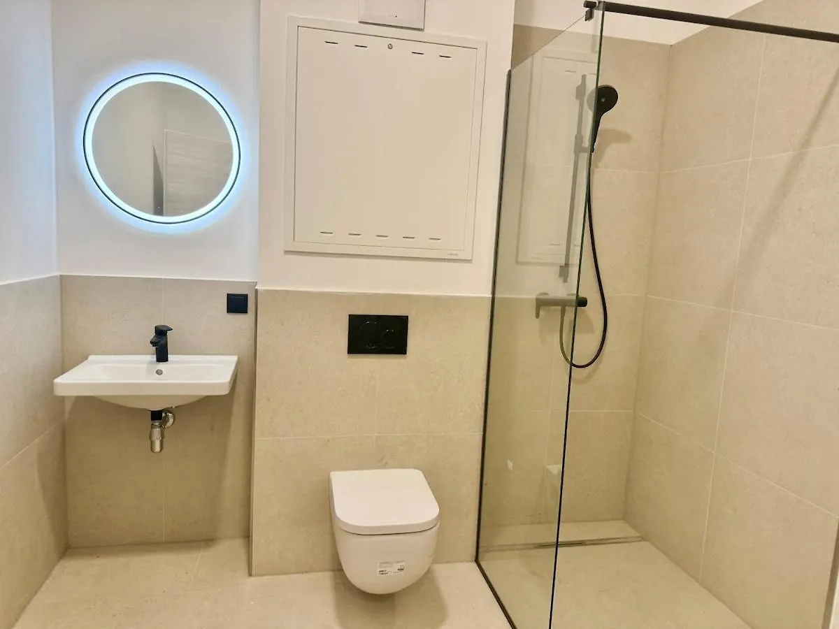 Modern Easy Access Studio Apartment With Free Parking Вена